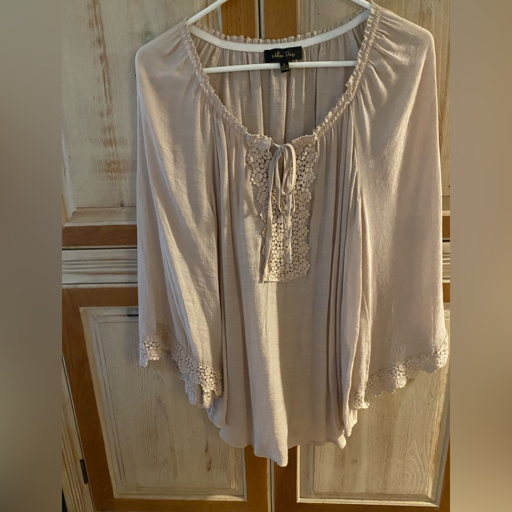 NWOT Melissa Paige Blouse-Ladies Medium